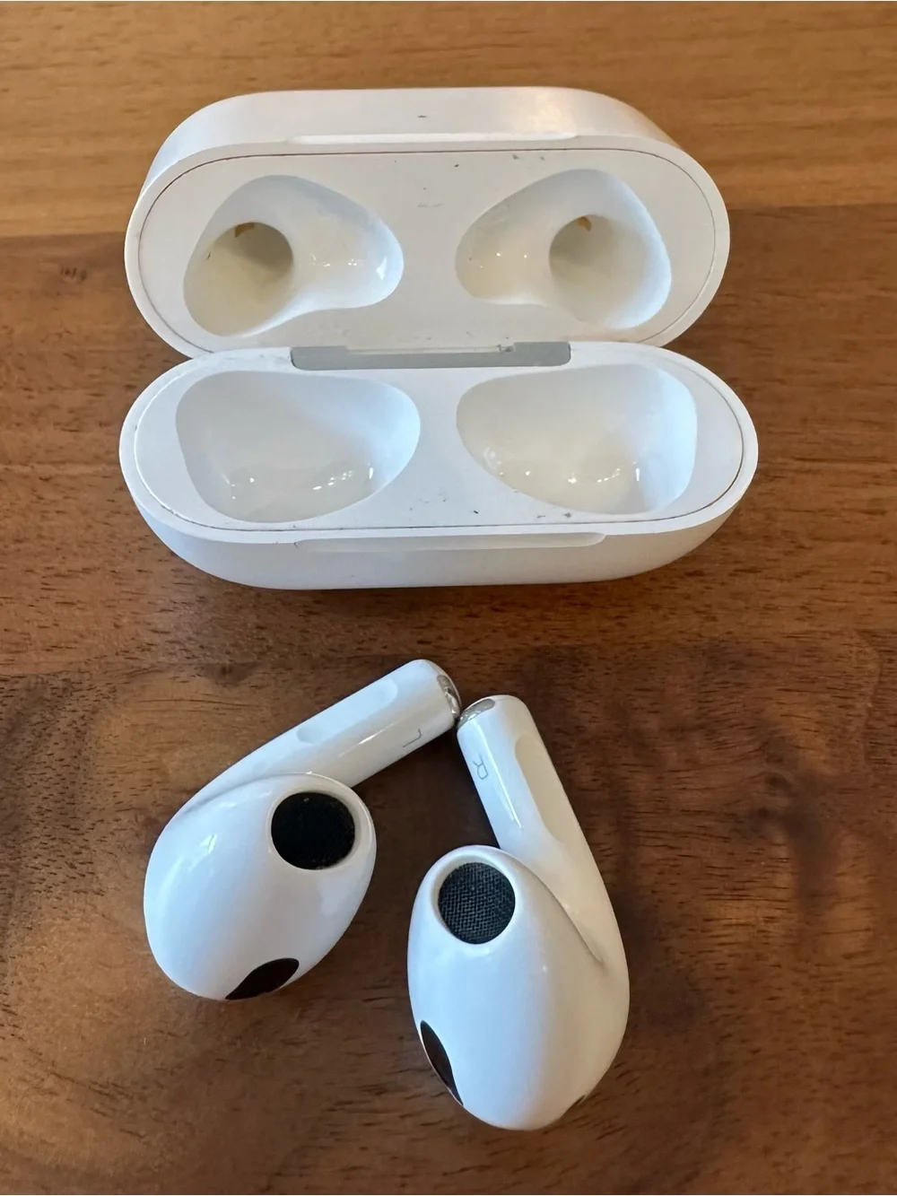 Apple AirPods (3rd Generation) + Charging Case